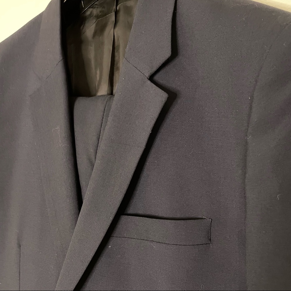 Navy suit. 38R jacket 31 pant.